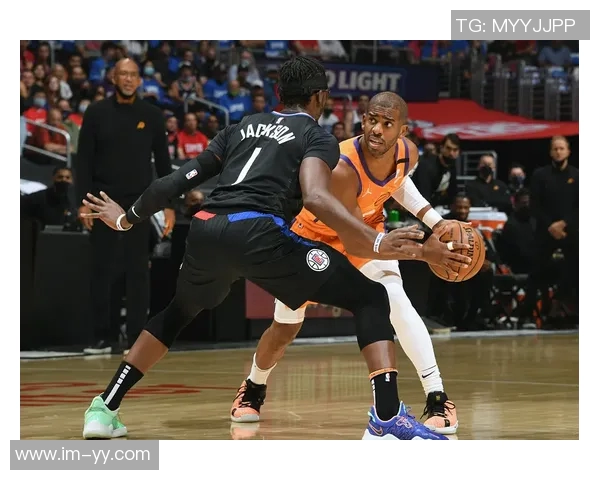 墨菲神勇表现全场闪耀24投13中砍下35分8篮板4助攻3抢断三分球火力全开